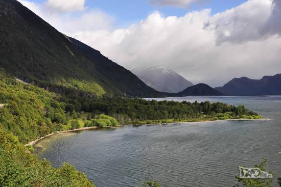 Lago na região de Villa O'Higgins, no caminho entre a cidade e Rio Bravo, onde se toma a balsa em direção a Cochrane, na Carretera Austral, sul do Chile